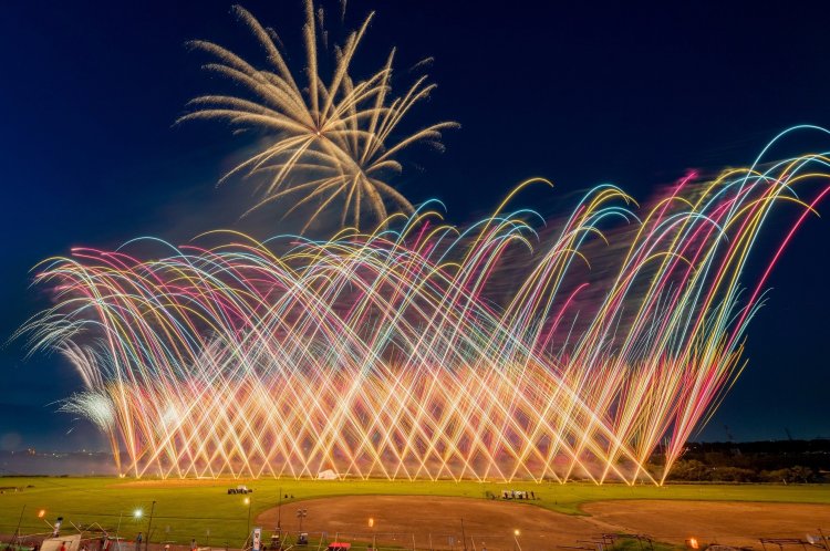 約1万5000発が下町の夜空を焦がす！「第59回葛飾納涼花火大会」が7月22日に柴又野球場で開催