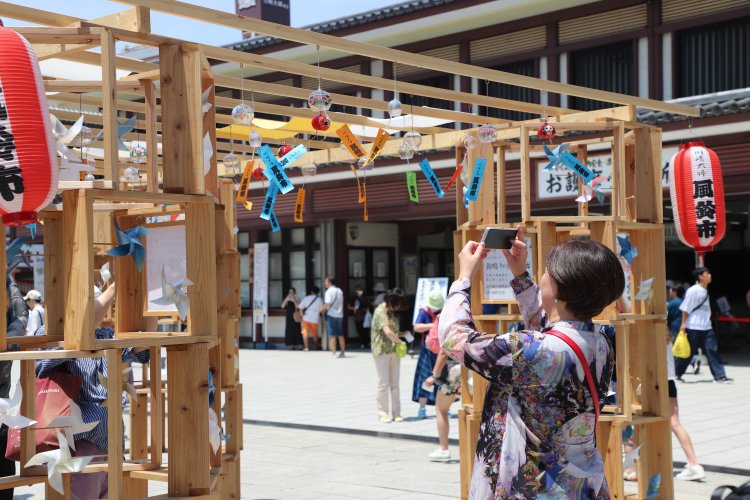 チリン、チリンと音色涼やかに。「第30回川崎大師風鈴市」が7月17～21日に開催