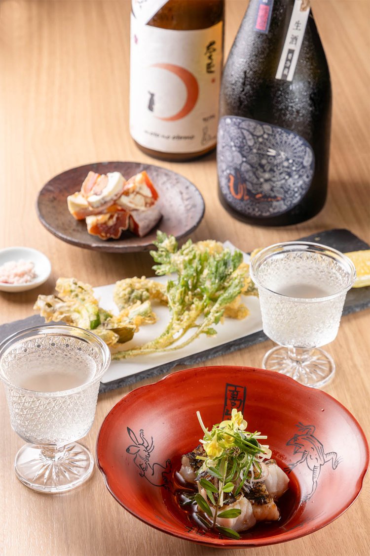 うつぼの刺身900円、山菜の天婦羅1000円、市田柿バター700円。