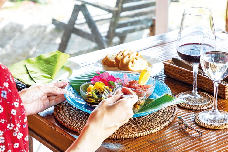 のどかな島景色とハイレベルな料理を満喫しよう。