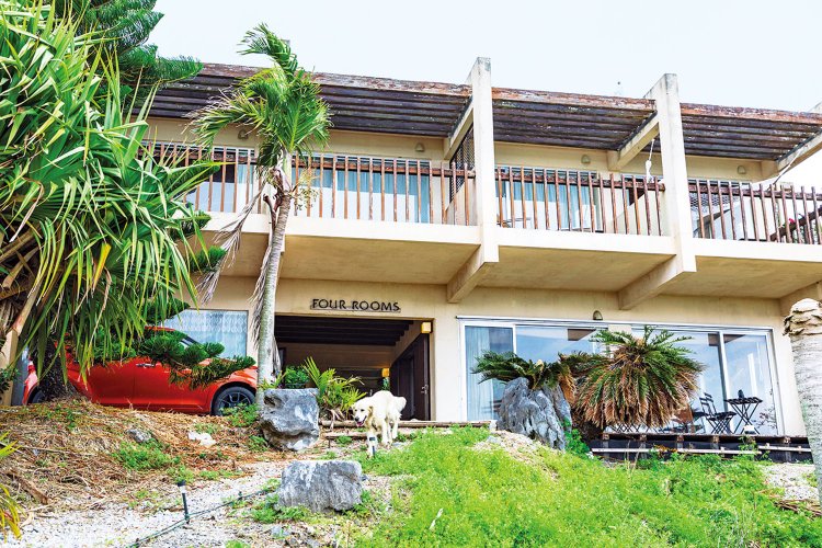 トイレ・シャワーは部屋外に。