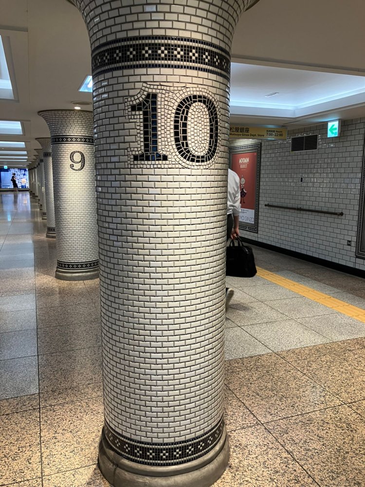 数字が振られた各柱も、とても細工が細かい。