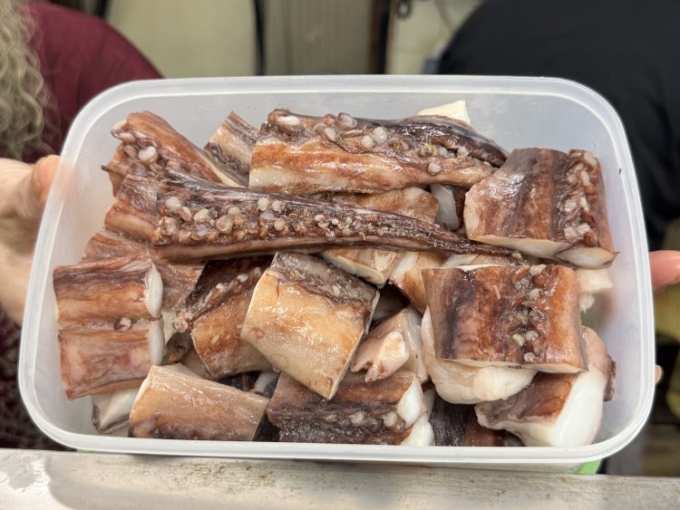 揚げる前のゲソ。でかっ！