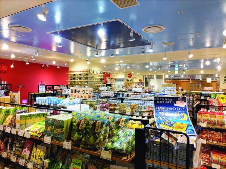 沖縄の食材やお菓子などが豊富にそろう『銀座わしたショップ』。