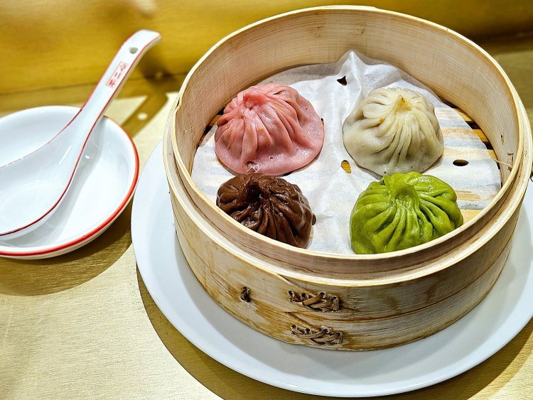 1日100食限定 花つぼみ小籠包（4個）980円。