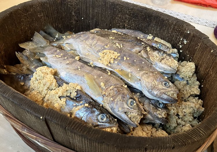 ヤマメずしの献饌は神官さん一人だけで行い、誰にも見せてはいけない。