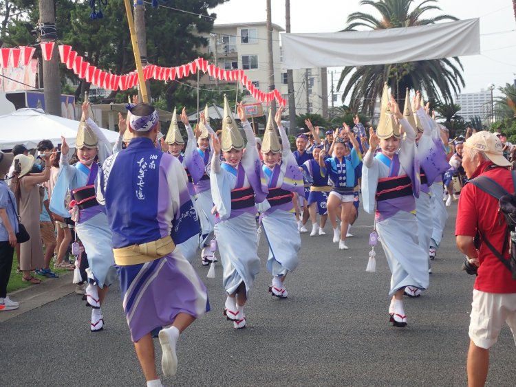 園内を流し踊りした後に会場のステージ上で踊る阿波おどりは20日（日）17:35～。
