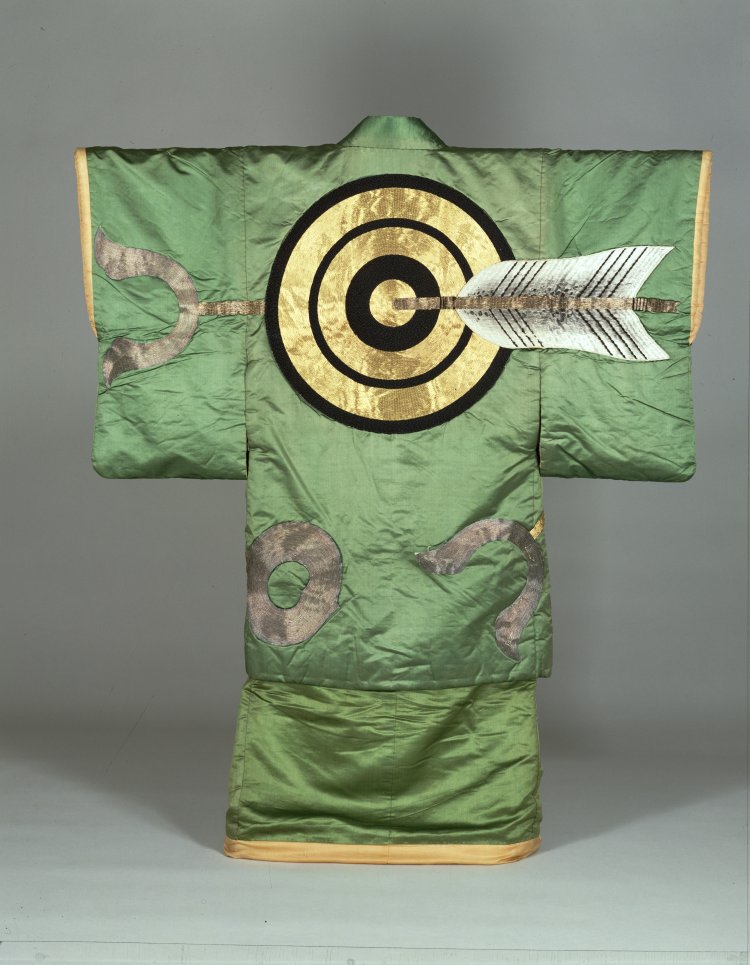 羽織・着付 萌黄繻子地的矢模様　坂東三津江所用、高木キヨウ氏寄贈　江戸時代 19世紀　『東京国立博物館』蔵。