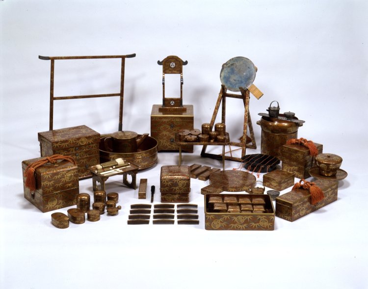 竹菱葵紋散蒔絵婚礼調度　鶴樹院（豊姫）　文化13年（1816）　『東京国立博物館』蔵。 　