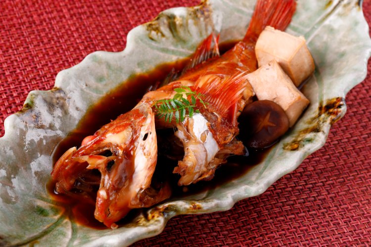 本日のおすすめ・地物カサゴ煮付け2500円～。