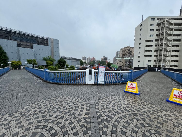 小名木川クローバー橋から南、扇橋・北砂方面を見る。