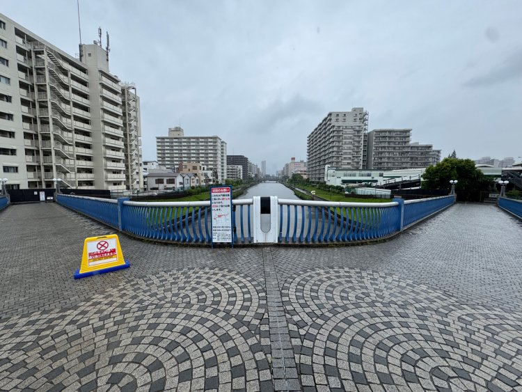 小名木川クローバー橋から東、大島・北砂方面を見る。