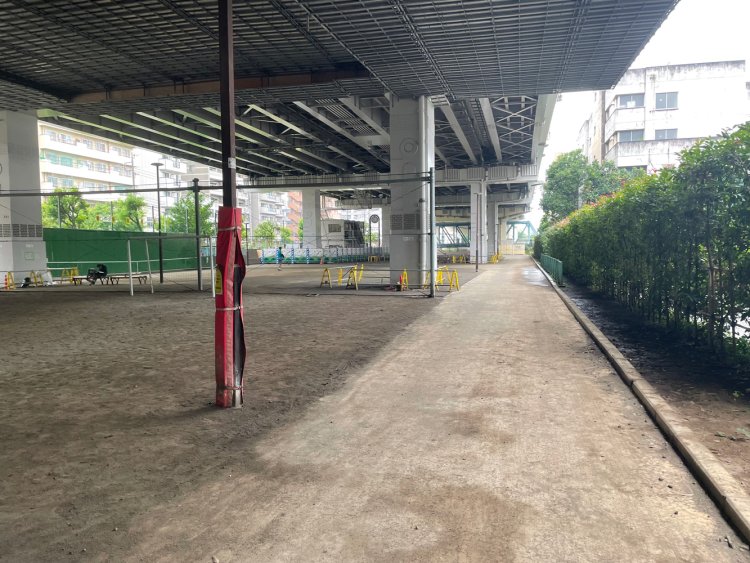 首都高速7号小松川線の高架下。