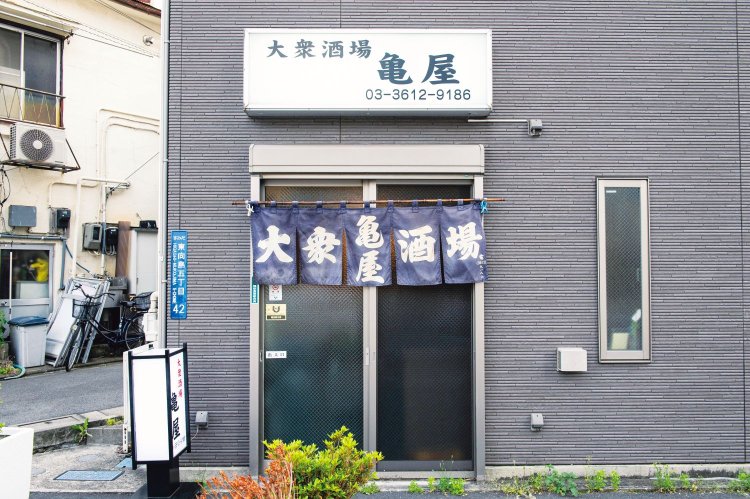 店は水戸街道から鐘ヶ淵通りに入ってすぐ。