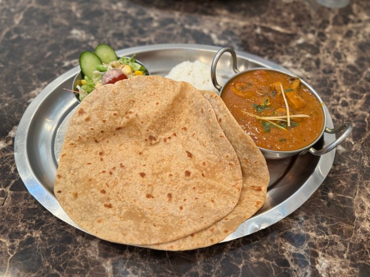 チャパティセット。ランチでナン以外を選べるのがうれしい。