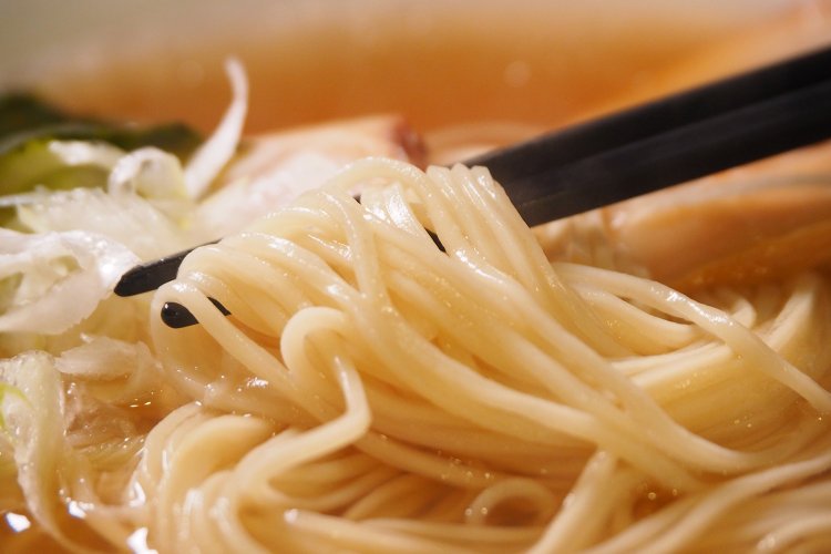 小麦の味がスープの旨味を邪魔しない。