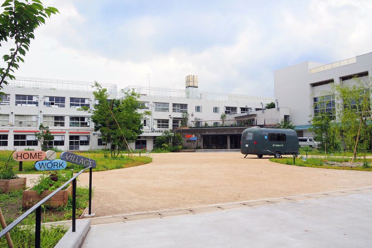 校庭も広場としてイベント等に活用される予定だ。