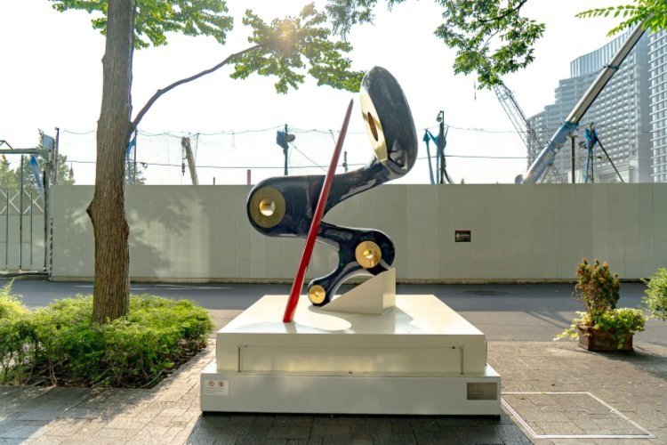 八ツ木のぶ「象と人（雷）」（1995年）。