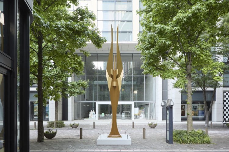 パヴェル・クルバレク「ニケ 1989」（1991年）（写真提供＝丸の内ストリートギャラリー）。