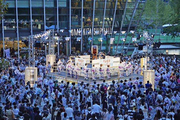 写真提供＝梅田ゆかた祭実行委員会。