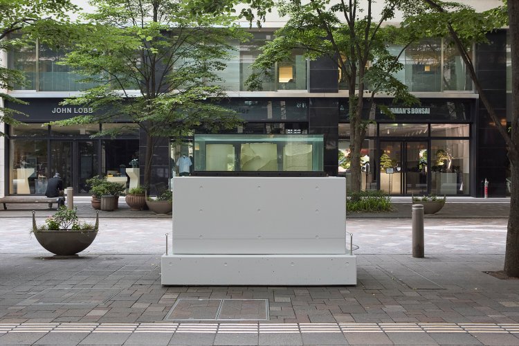 イワタルリ「No.2506031」（2025年）（写真提供＝丸の内ストリートギャラリー）。