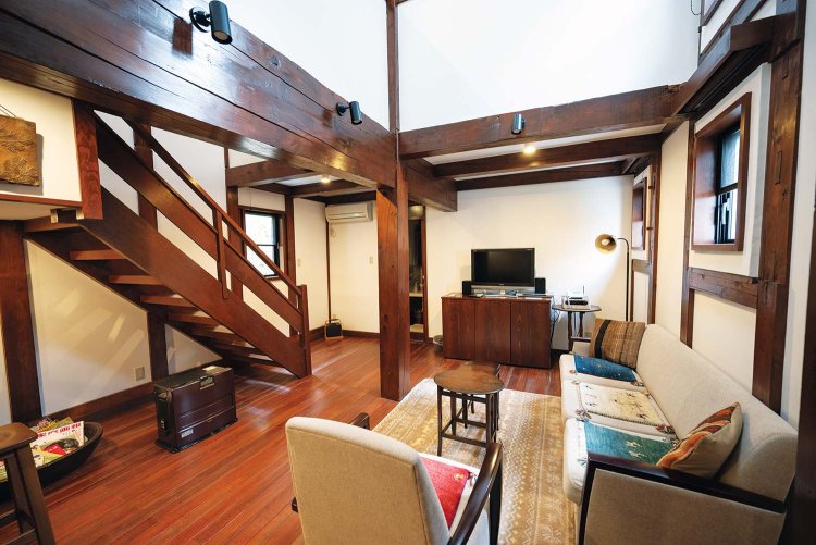 天保元年（1830）に造られた白漆喰の土蔵をメゾネットタイプの客室に改装した「天保蔵」。