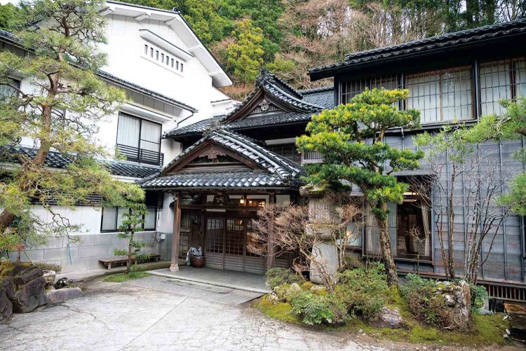 静かな里山の一軒宿。