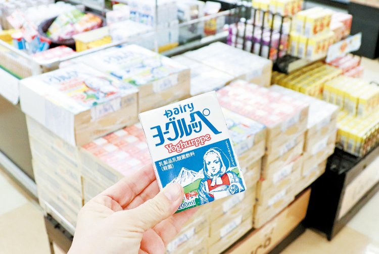 メーカー名の「南日本酪農協同」よりも、ロゴの「Dairy（デーリィ＝酪農や乳製品の意）」で親しまれる、人気の九州ご当地乳酸菌飲料「ヨーグルッペ」。お膝元の宮崎ではケースでお買い上げが定番。