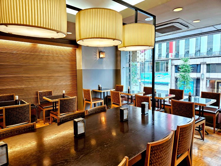 2階カフェ店内。