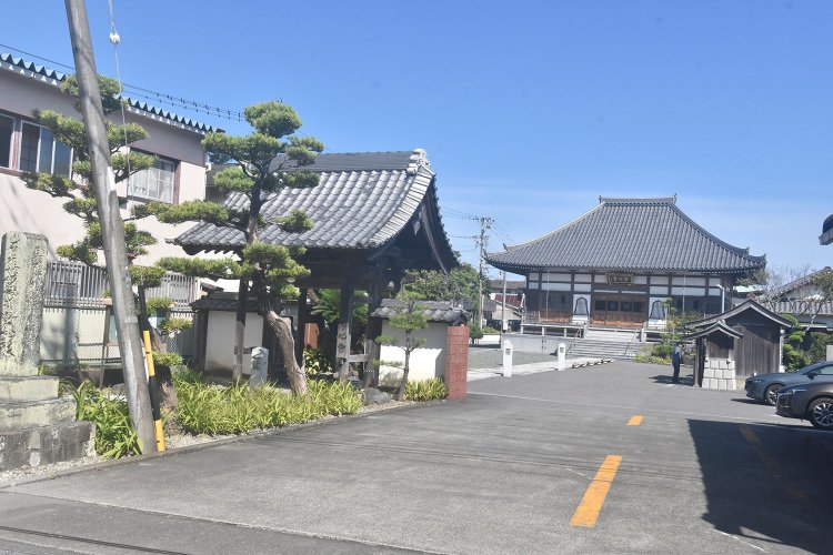 田沼家の祈願所として雨乞いなども行われた浄心寺。☎0548-52-4415。