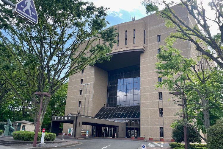 1983年から供用が開始された小平市役所。非常に立派です。