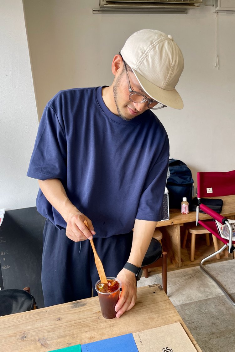 デザイナー・磯田さんが、自身でセレクトした豆からコーヒーを淹れます。