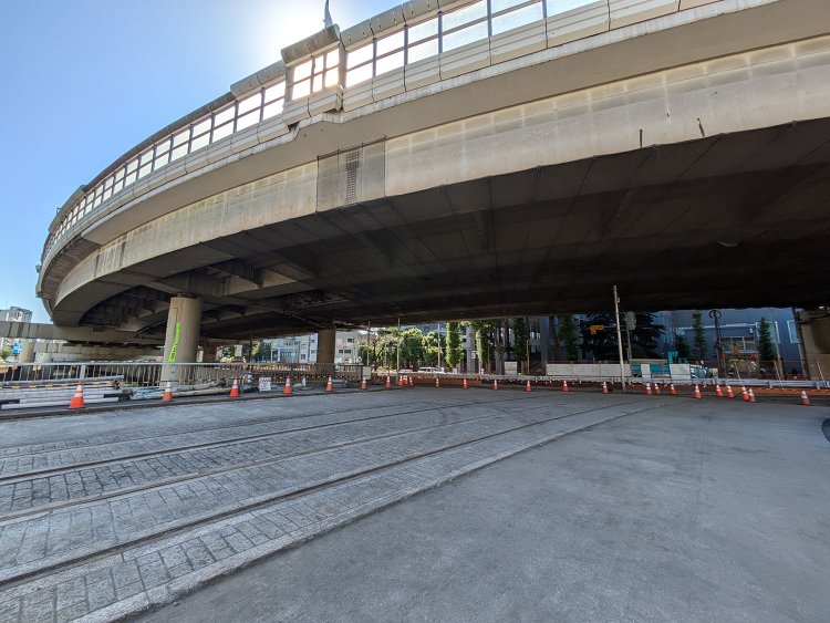 2024年秋には神田川の白鳥橋架け替えに際して、長年埋もれていた併用軌道が出土し、急きょ見学会が開催された（2024年10月15日）。
