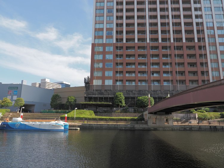 芝浦工場の跡地は芝浦アイランドとなって街へと発展した。写真中心あたりに都電の橋梁があった。