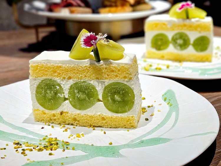 アフタヌーンティー追加オプション シャインマスカットショートケーキ1皿1500円。