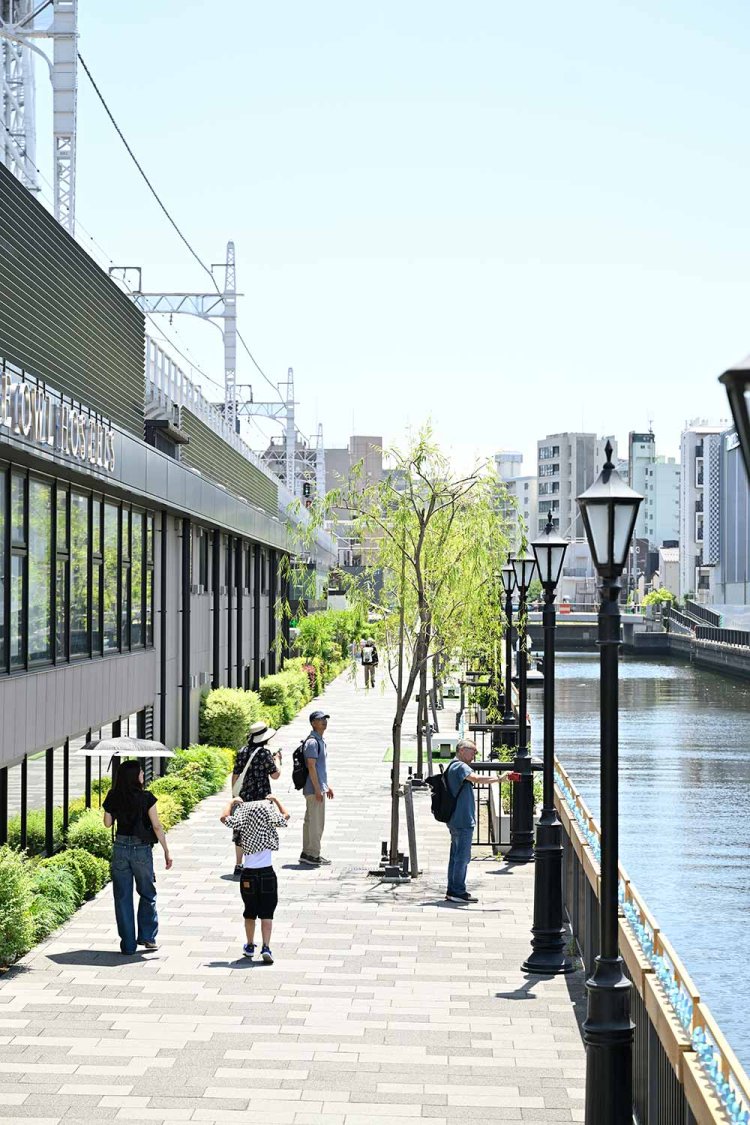 東京ミズマチを物色しながら川沿いをぶらぶら。