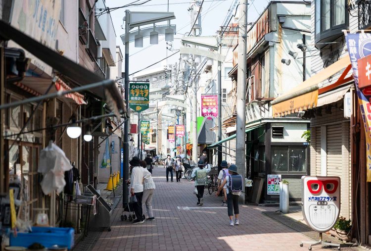 子供も大人もよく歩く下町人情キラキラ橘商店街。