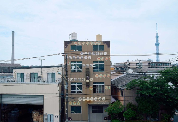 革工場山口産業の建物。まるで鞄のようだ！