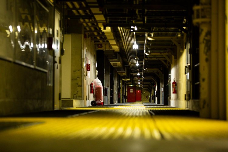 災害時は荷物の運搬路になる地下通路。