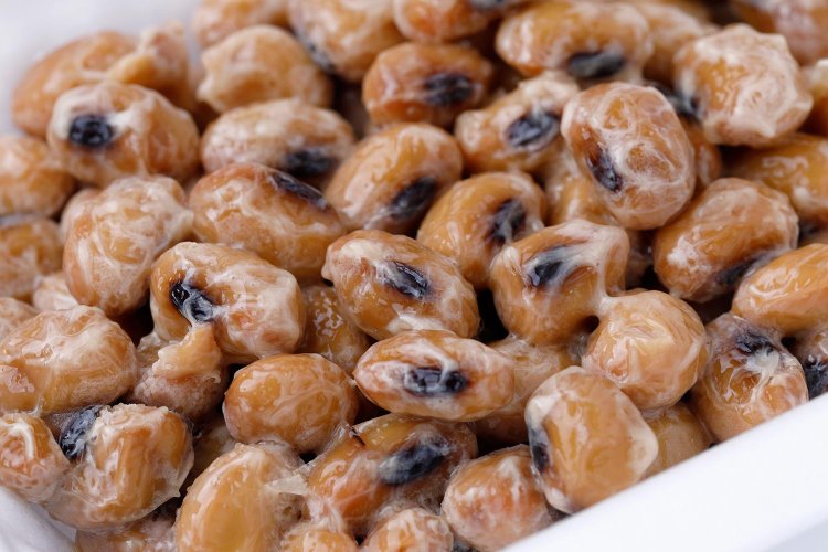 黒目大豆を使う「東京納豆」。黒点を指摘する声が多く、都内の納豆屋が廃盤にするなか、西新宿にあった納豆屋から受け継いだ。