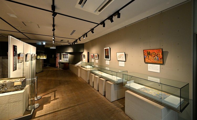 2階の常設室にも空襲体験画が。