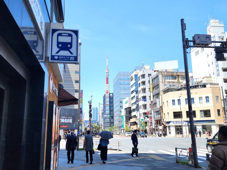 大門駅から東京タワーに向かって進もう。