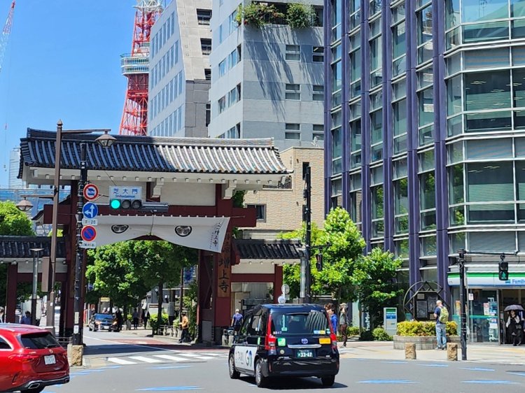 都心の風景に歴史が融合した独特な景観。