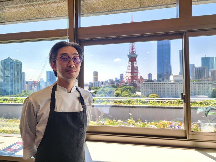 学校卒業後、現在の会社に入り配属されたJICA（国際協力機構）の食堂で世界中の料理とめぐりあったという内山さん。