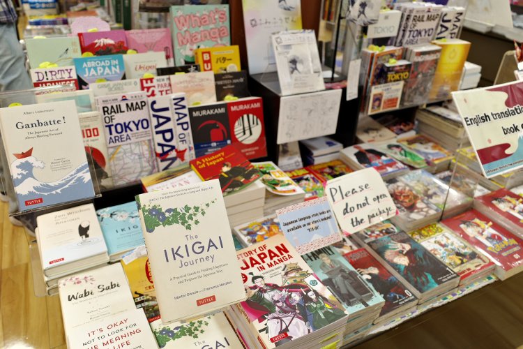 日本の歴史や民話に関する本、漫画関連本が人気。