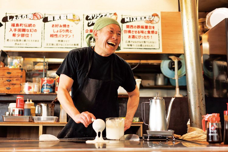 快活な笑顔が印象的な店主・橋本文武さんとの会話も弾む。