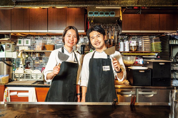 店主の梅田幸生さんと妻の貴美恵さん。