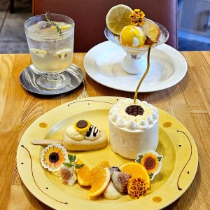 暑さを吹き飛ばす！『カフェ ポラリス』の季節の爽やかスイーツ〜黒猫スイーツ散歩 清澄白河編1〜