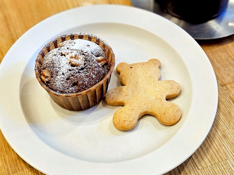 ショコラ・ケーク320円、バタークッキー180円。