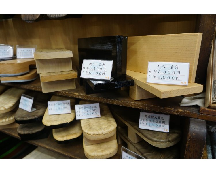 男性向けの台。